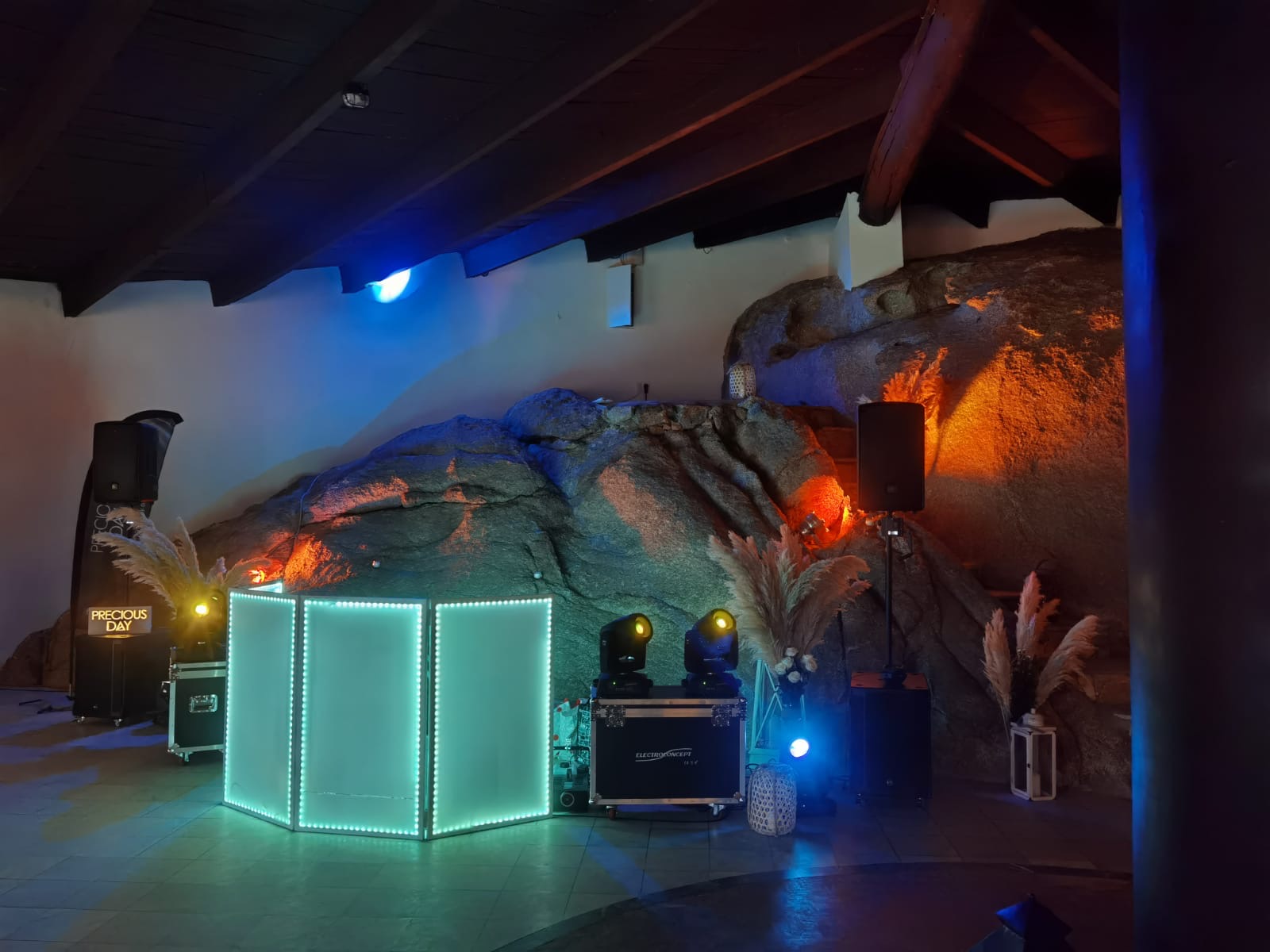 stand dj de la discomobile Precious Day à côté d'Albi